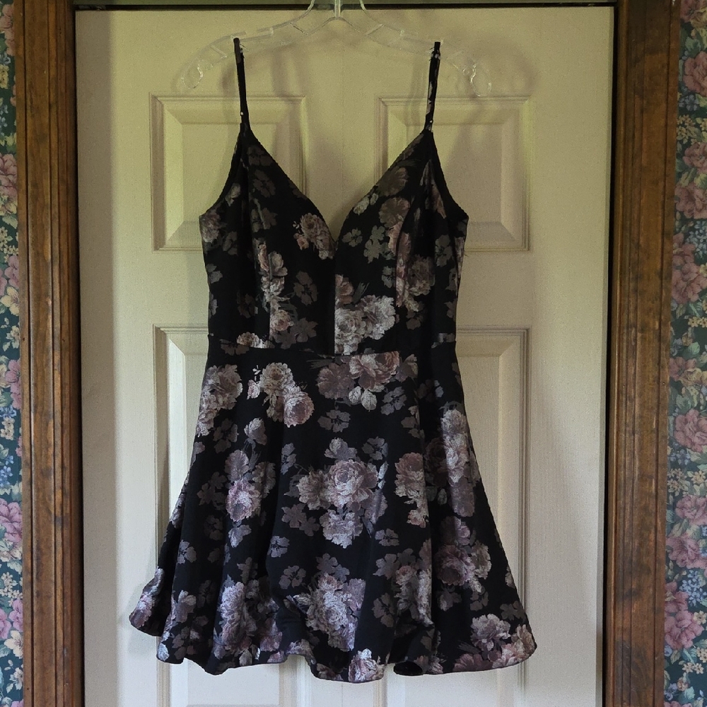 Black  (Junior's) Dress